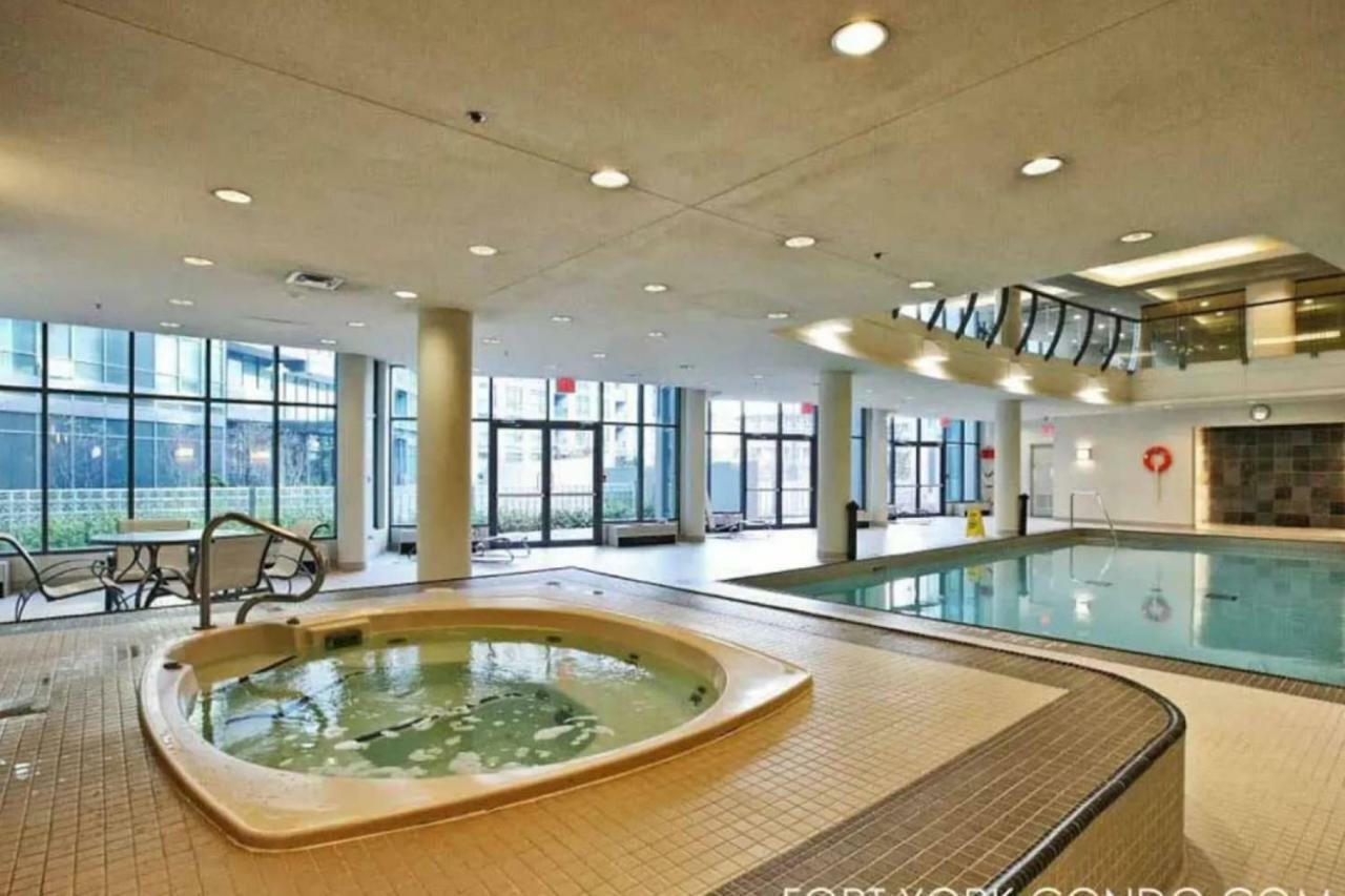 30 Off Lake View Property Heart Of Downtown Toronto Zewnętrze zdjęcie