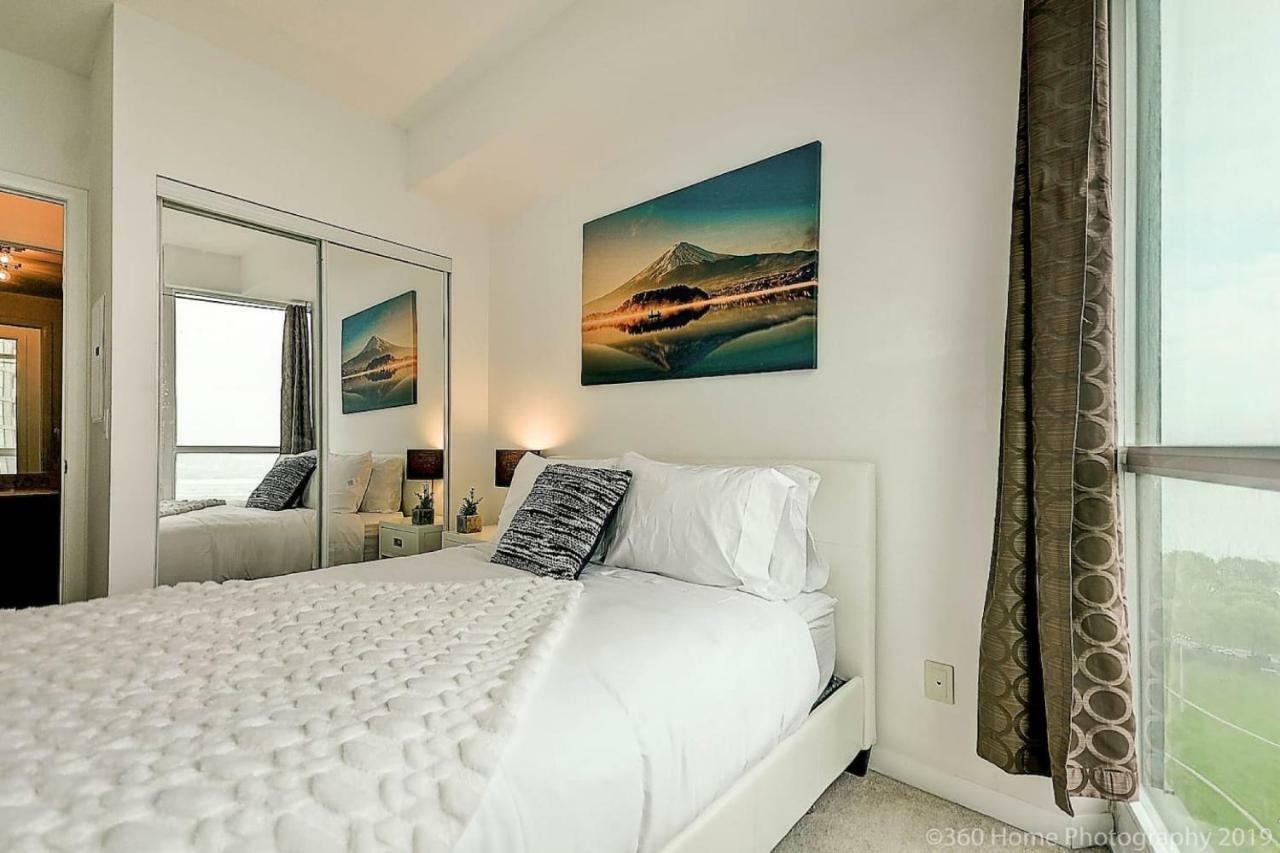 30 Off Lake View Property Heart Of Downtown Toronto Zewnętrze zdjęcie