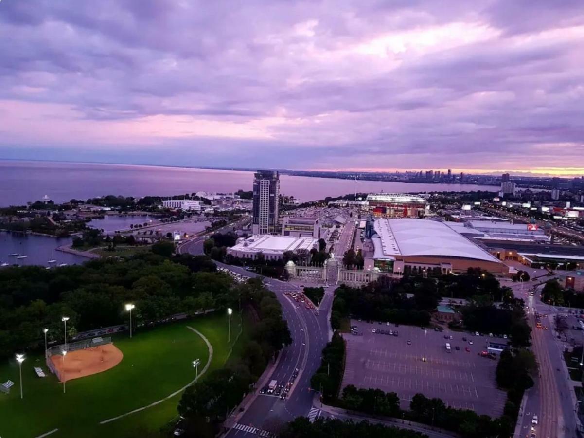 30 Off Lake View Property Heart Of Downtown Toronto Zewnętrze zdjęcie
