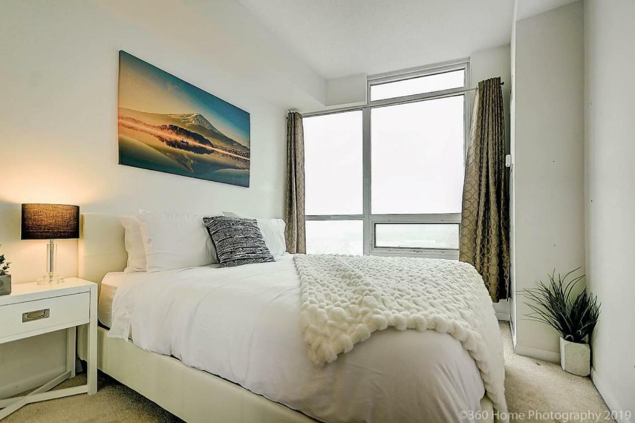 30 Off Lake View Property Heart Of Downtown Toronto Zewnętrze zdjęcie
