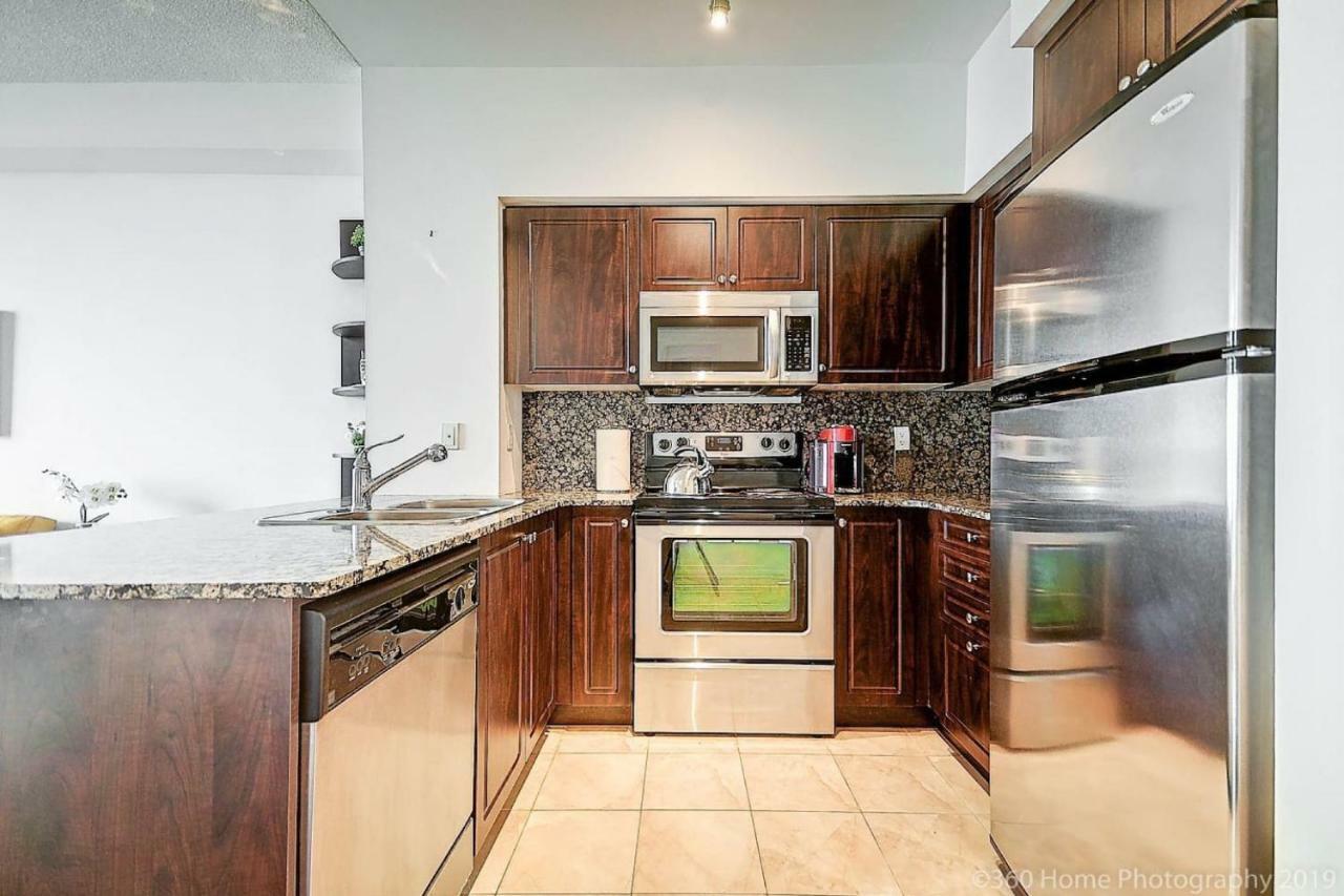 30 Off Lake View Property Heart Of Downtown Toronto Zewnętrze zdjęcie