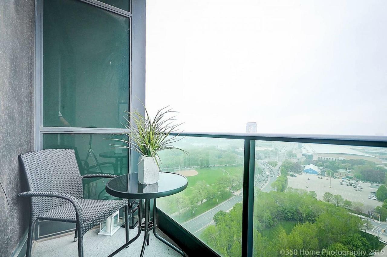 30 Off Lake View Property Heart Of Downtown Toronto Zewnętrze zdjęcie
